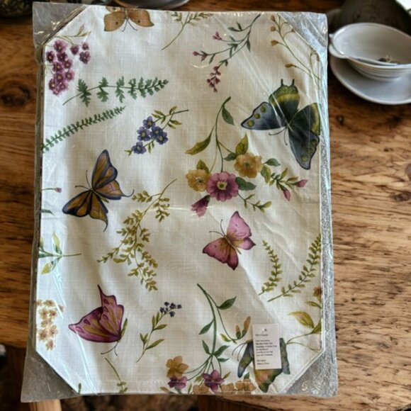 Set of Four Butterfly and Wildflower Placemats - Picture 5 of 11